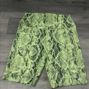 alo - high-waist snakeskin vapor short NEVER WORN!